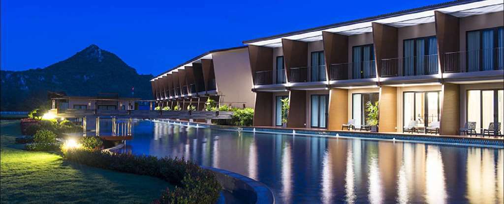 La Isla Pranburi Beach Resort Sam Roi Yot Exterior foto